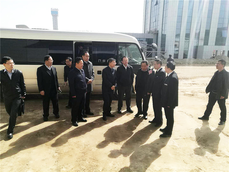 蘭州市委副書記、市長張偉文一行蒞臨新區(qū)“亞太伊士頓電梯”、“亞太澳泊智能車庫”、“亞太新能源汽車”