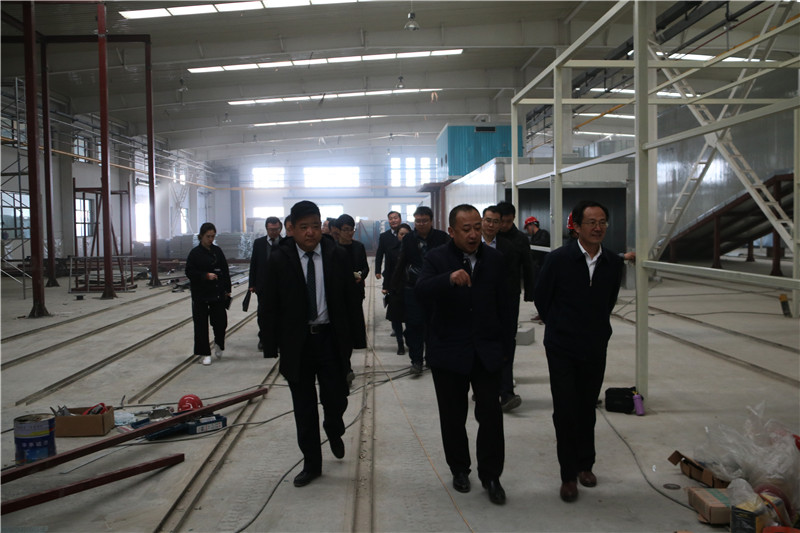 蘭州市委常委、新區(qū)黨工委書記楊建忠參觀考察工貿(mào)集團(tuán)三廠建設(shè)情況
